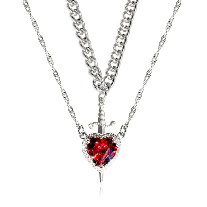 This-elegant-necklace-set-combines-timeless-design-and-quality-making-it-a-perfect-gift-for-couples-celebrating-their-love-and-connection.
